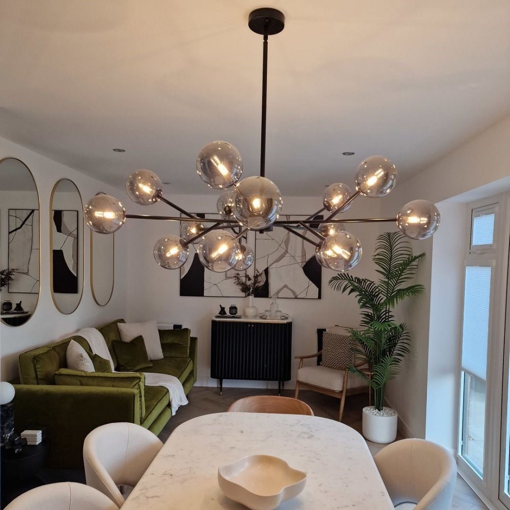 Moderne lineaire sputnik kroonluchter met 15 glazen bollen in zwart of messing – design hanglamp 112 cm