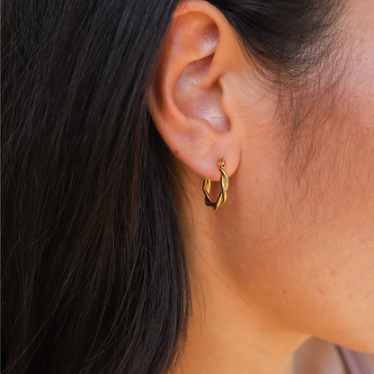 Kleine Oorringen Elegante Twist Design Zilver