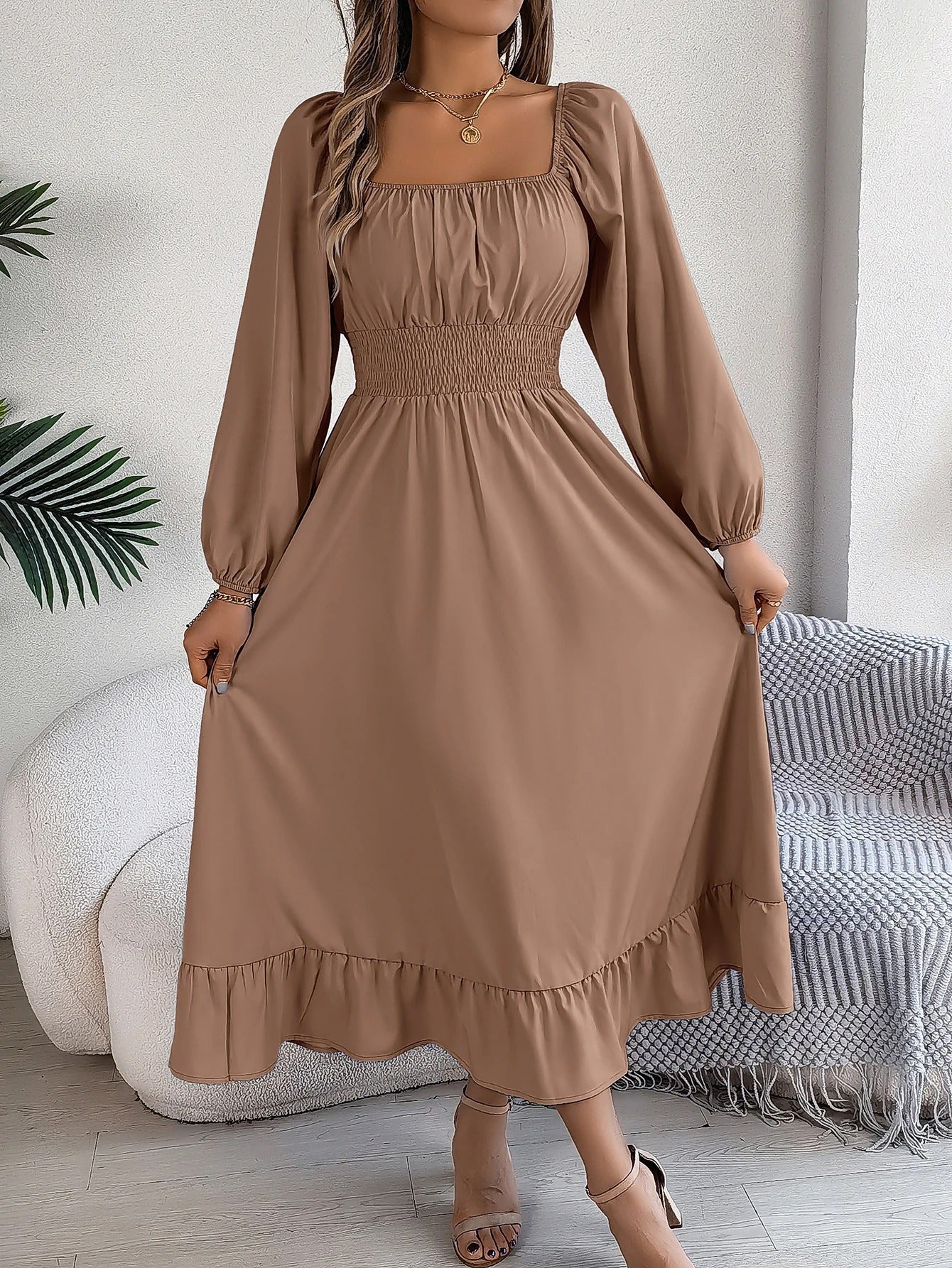 Vrouwelijke Jurk Met Lange Mouwen Gerimpeld Design