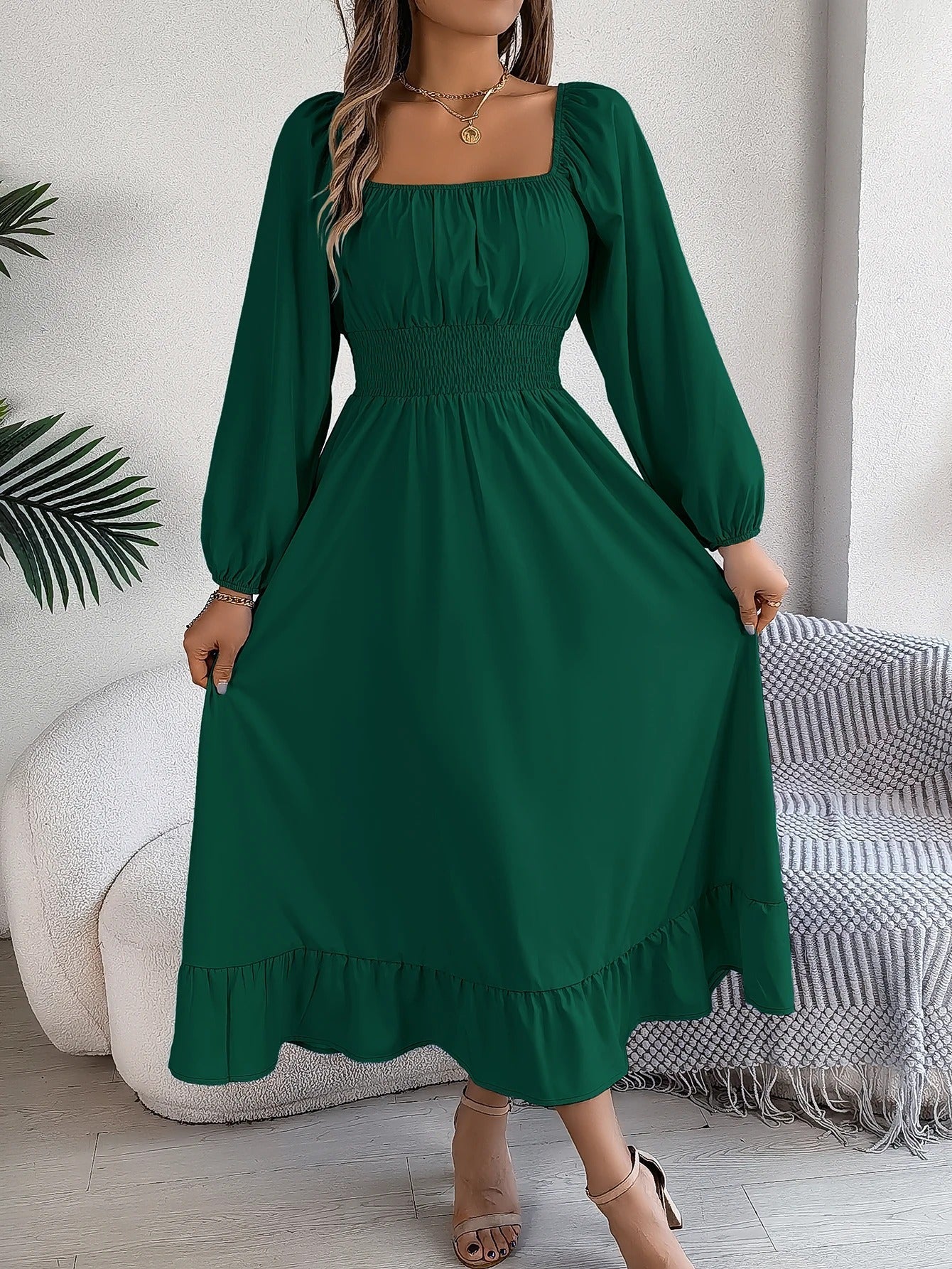 Vrouwelijke Jurk Met Lange Mouwen Gerimpeld Design