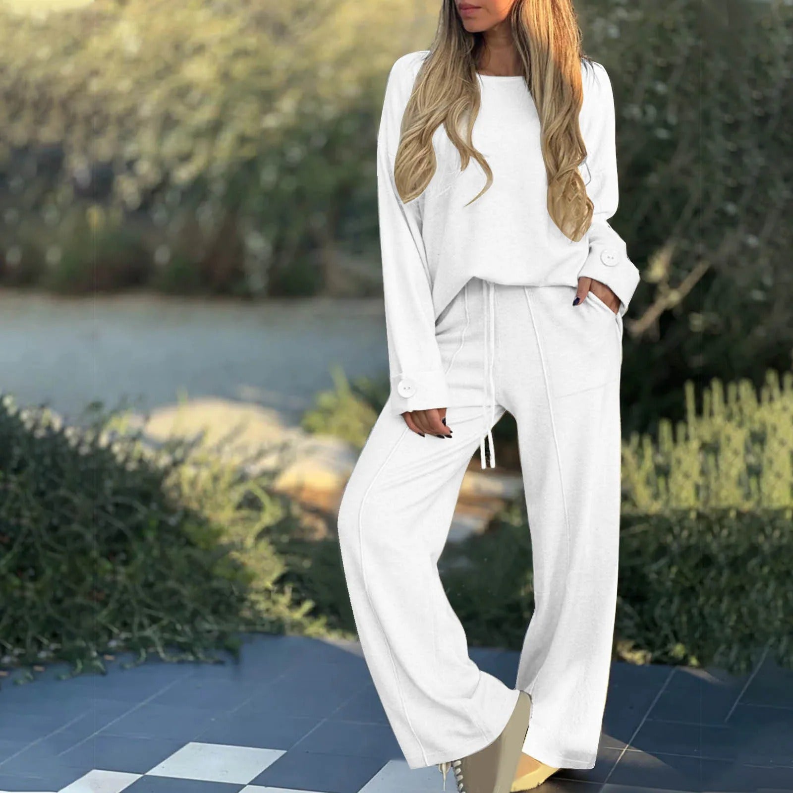 Vrouwelijke Jumpsuit Lange Mouwen Wijde Broek → Vrouwelijke Lange Jumpsuit Wijde Pijpen - StudioMarella