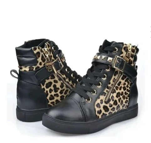 Dames Hoge Leren Sneakers met Gesp en Metalen Decor