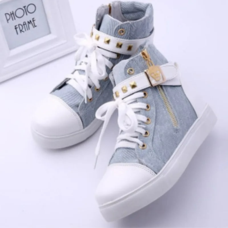 Dames Hoge Leren Sneakers met Gesp en Metalen Decor - StudioMarella