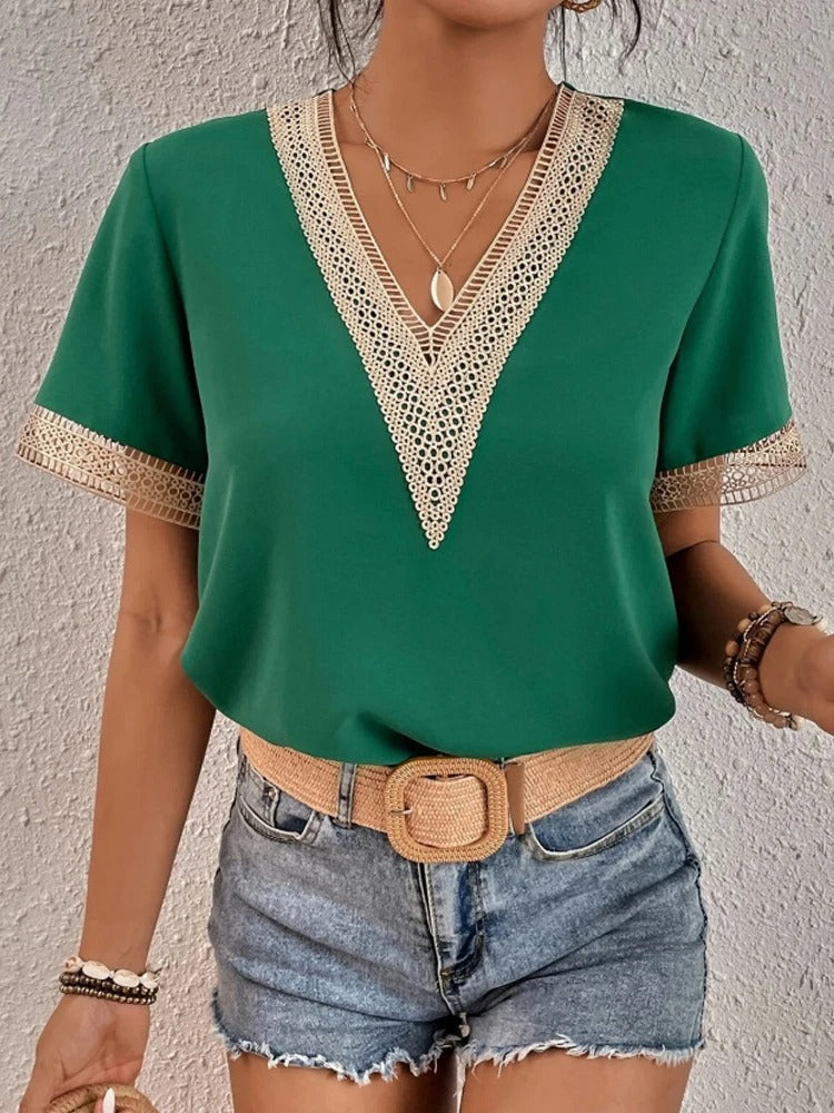 Vrouwelijke Blouse met Kanten V-Hals en Elegant Design