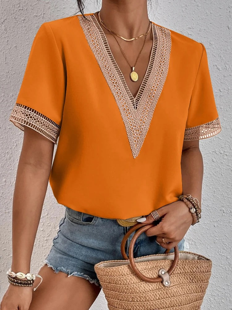 Vrouwelijke Blouse met Kanten V-Hals en Elegant Design