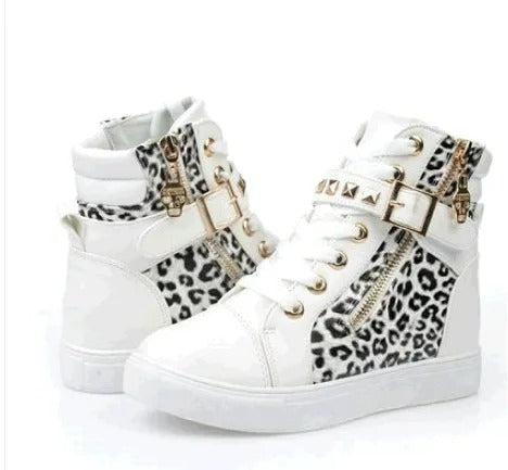Dames Hoge Leren Sneakers met Gesp en Metalen Decor
