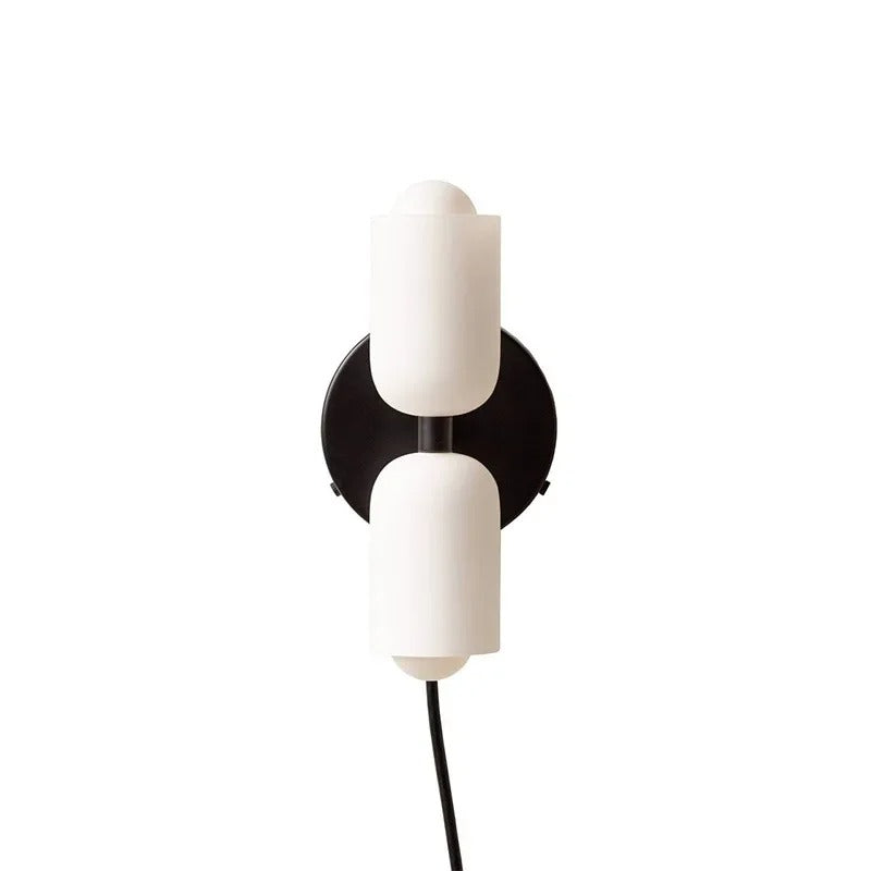 Moderne Wandlamp met Kleurrijke Kap – Glazen Lichtpunt voor Levendige Ruimtes
