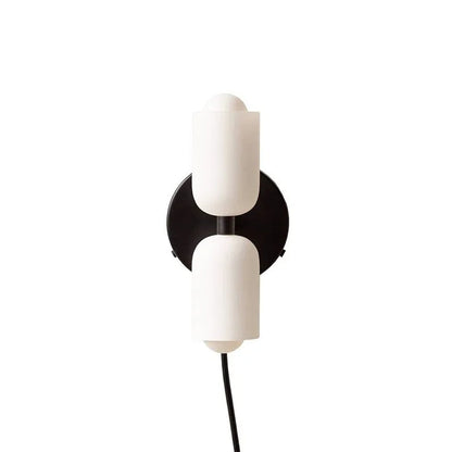 Moderne Wandlamp met Kleurrijke Kap – Glazen Lichtpunt voor Levendige Ruimtes