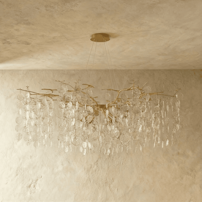 Luxe Kristallen Kroonluchter Met Gouden Takkenstructuur En Sprankelende Lichtval