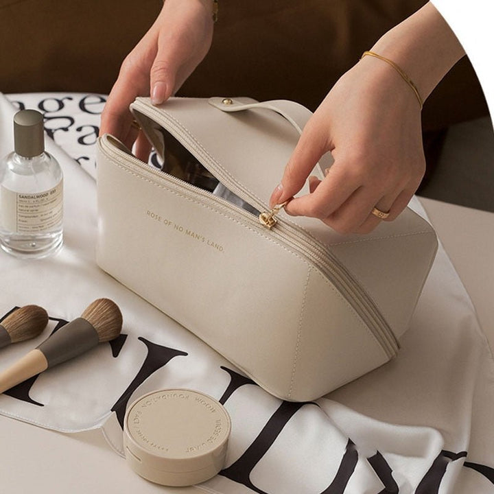 Elegante Make-up Tasje Zwarte Stof Ruim Inhoud