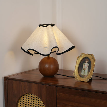 Wavecrest Tafellamp Golvende Stoffen Kap met Houten Voet ∅15″ E26/E27 Linnenkap Beige Walnoot Zwart Inline Schakelaar 59″ Snoer Organisch Golvenontwerp Sansoti