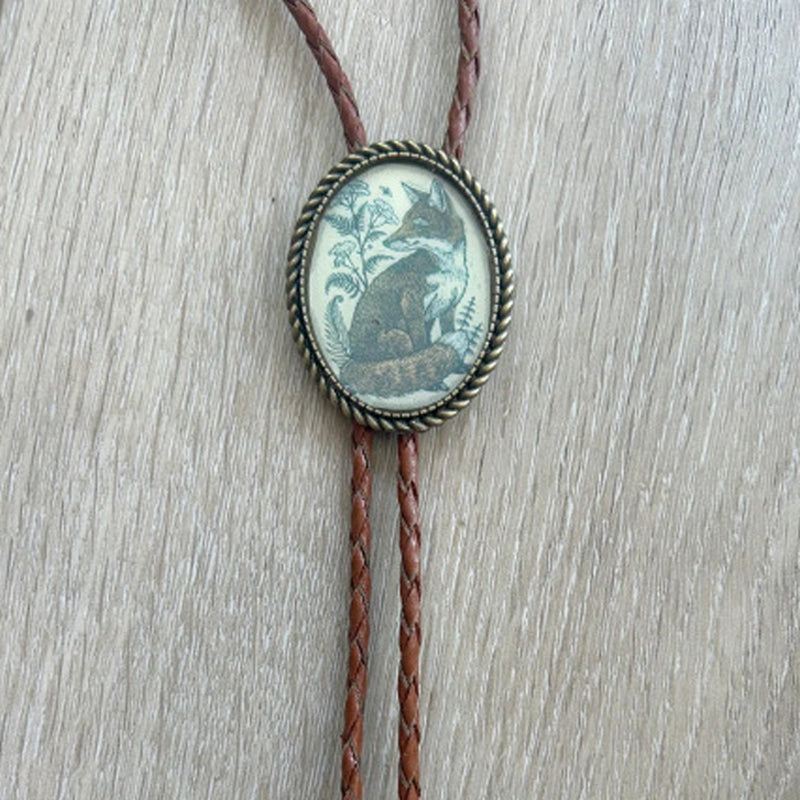 Western Bolo Tie met Kikker en Banjo Motief – Verstelbaar Leren Stropdas voor Authentieke Cowboystijl