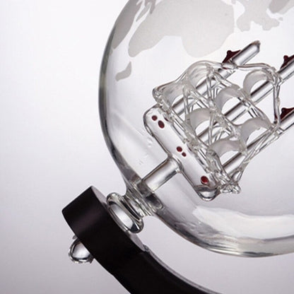 Glazen Wereldbol Karaf 250ml Goudkleurig met Zeilschip Whisky Decanteerkaraf Decoratief voor Woonkamer Kasten Dranken Opslag Geschenkidee voor Globetrotters Reizigers