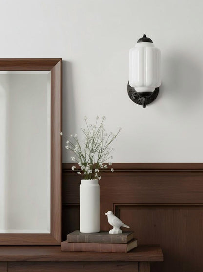 Melkglazen Wandlamp Eloise voor Hal en Slaapkamer | Vintage Wandverlichting met Melkwit Glas
