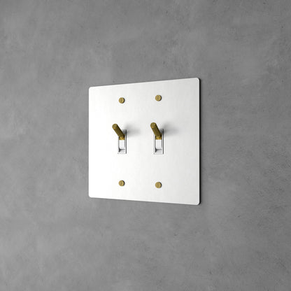 Luxe Messing Tuimelschakelaar Met Minimalistisch Design En Hoogwaardige Afwerking