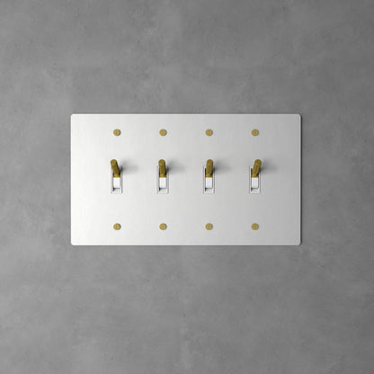 Luxe Messing Tuimelschakelaar Met Minimalistisch Design En Hoogwaardige Afwerking