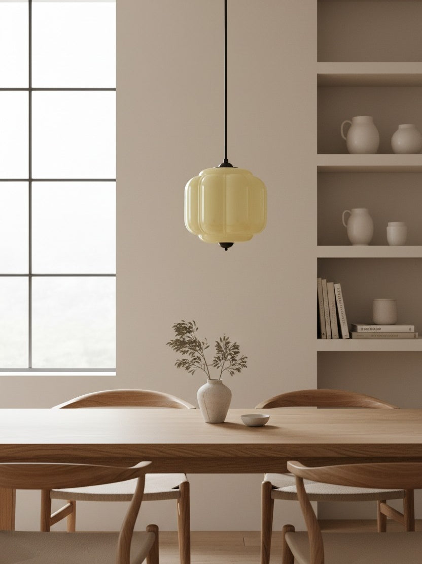 Vintage Kroonluchter met Crèmekleurige Glazen Kappen – Hanglamp in Retro-Stijl voor Eetkamer & Woonkamer