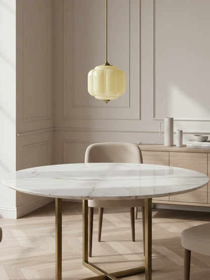 Vintage Kroonluchter met Crèmekleurige Glazen Kappen – Hanglamp in Retro-Stijl voor Eetkamer & Woonkamer